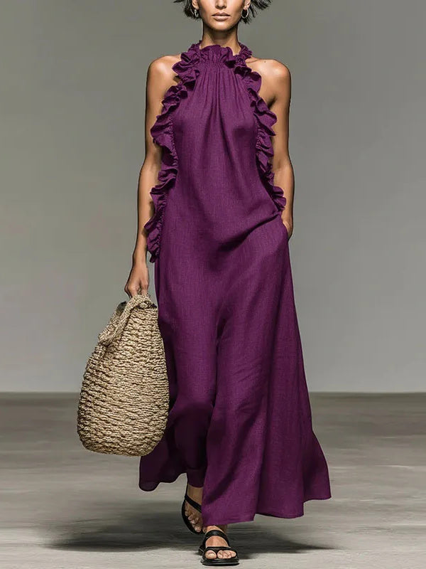 Vestido largo Elia en morado, de cuello halter y con volantes laterales, visto de frente