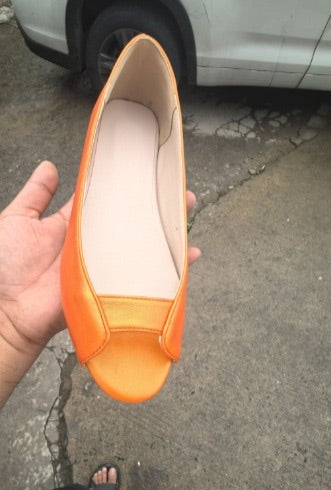 Mocasín plano cerrado de punta fina en naranja