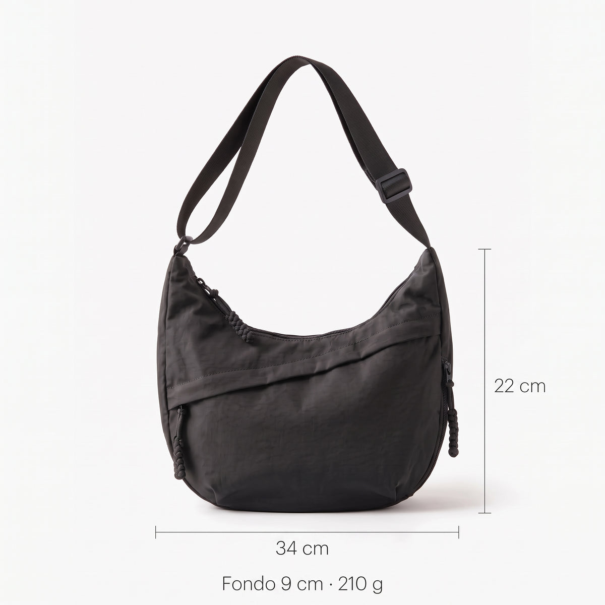 Medidas del bolso Nara: 34 cm de ancho, 22 de alto, 9 de fondo y 210 gramos