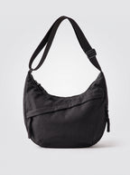 Bolso Nara negro sobre fondo blanco