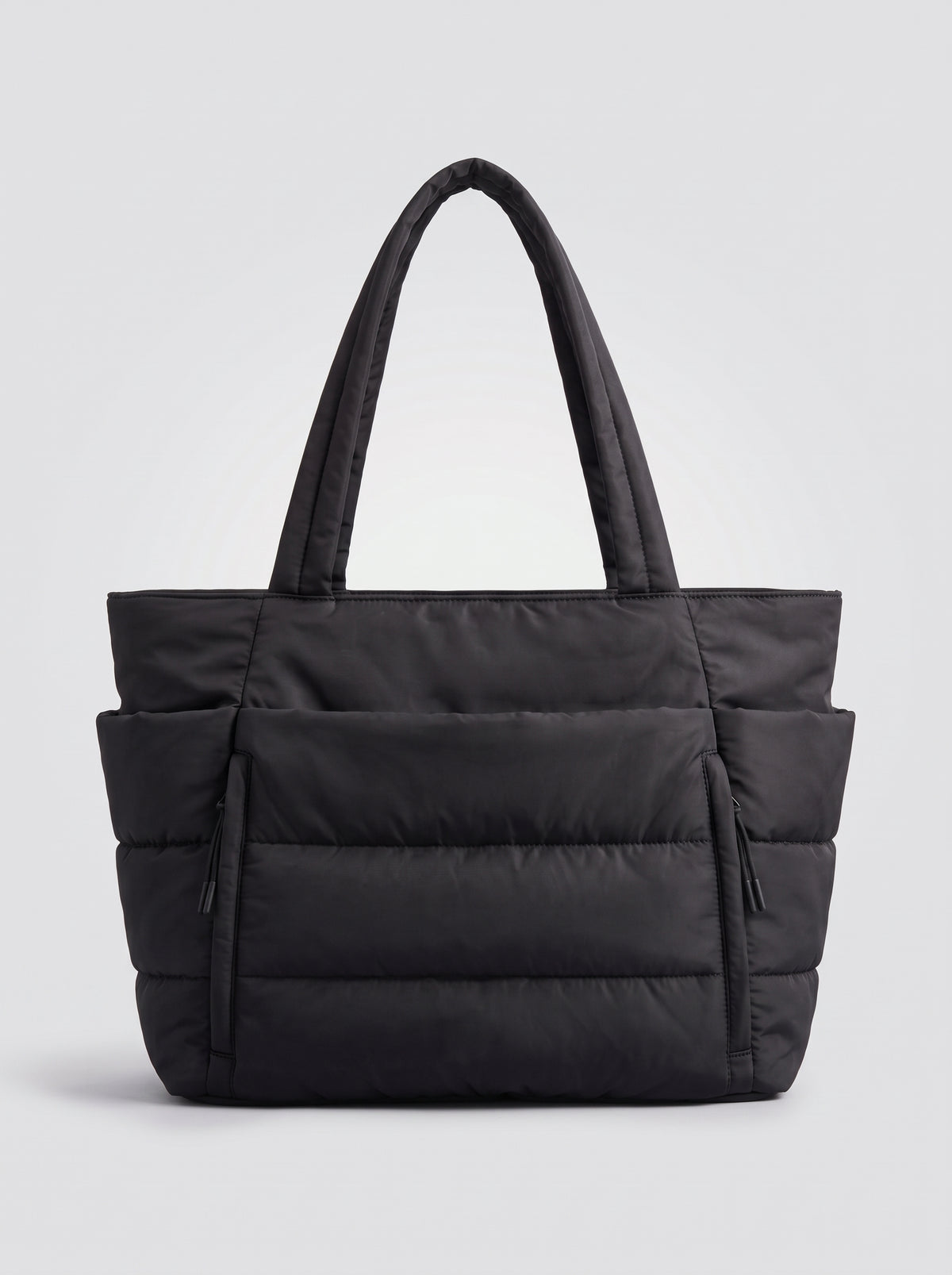 Tote bag negro acolchado con asas y bolsillos laterales