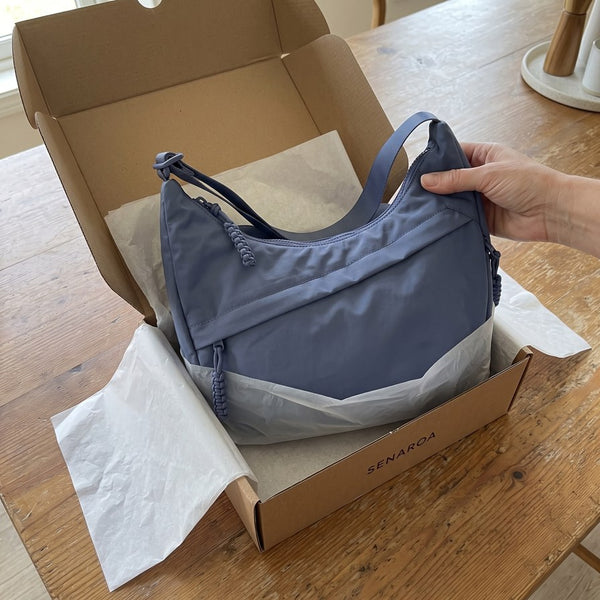 Bandolera Senaroa Nara en azul recién sacada de su caja de envío